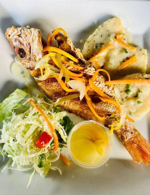 Millie'S Paradise - Bay Beach Ocho Rios Bagian luar foto